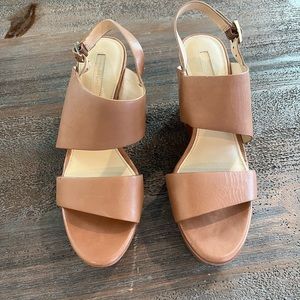 Antonio Melani Size 8 Taupe Wedges
